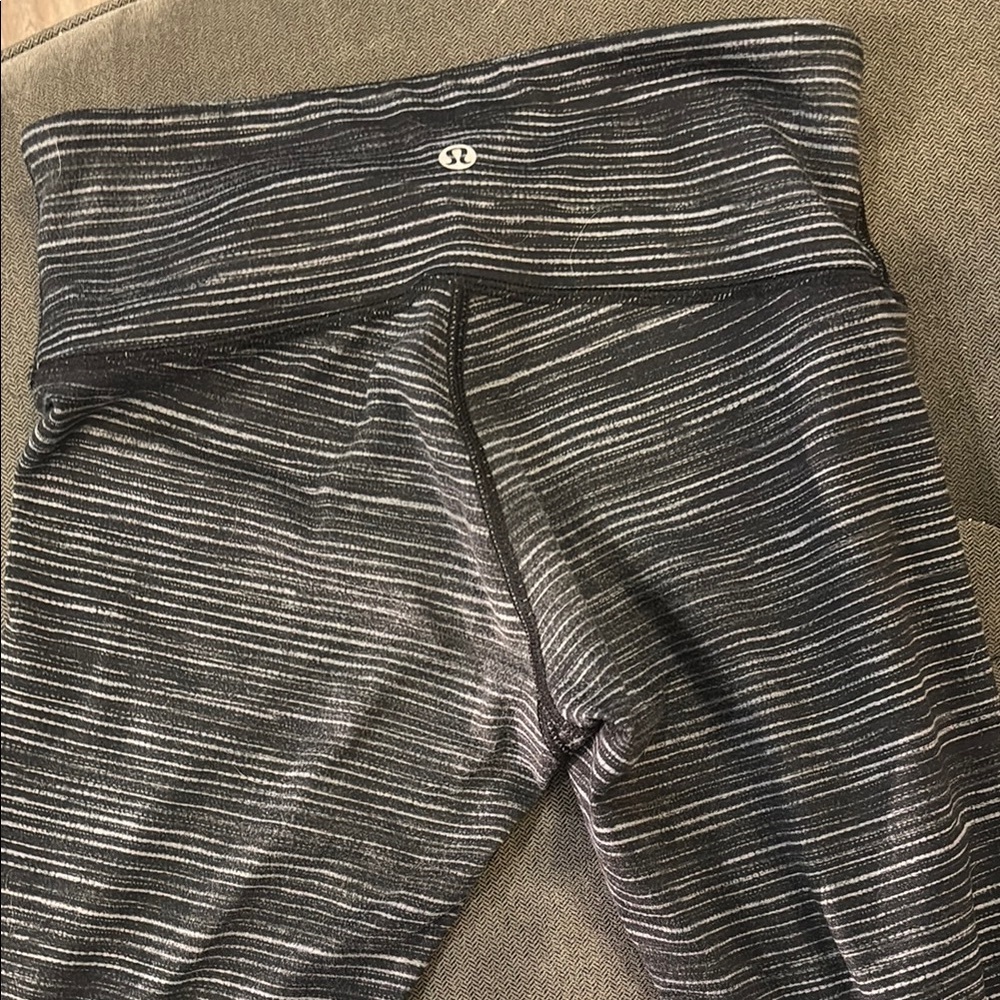 Lululemon Athletica Black and Gray Leggings Size 4 - Picture 2 of 4